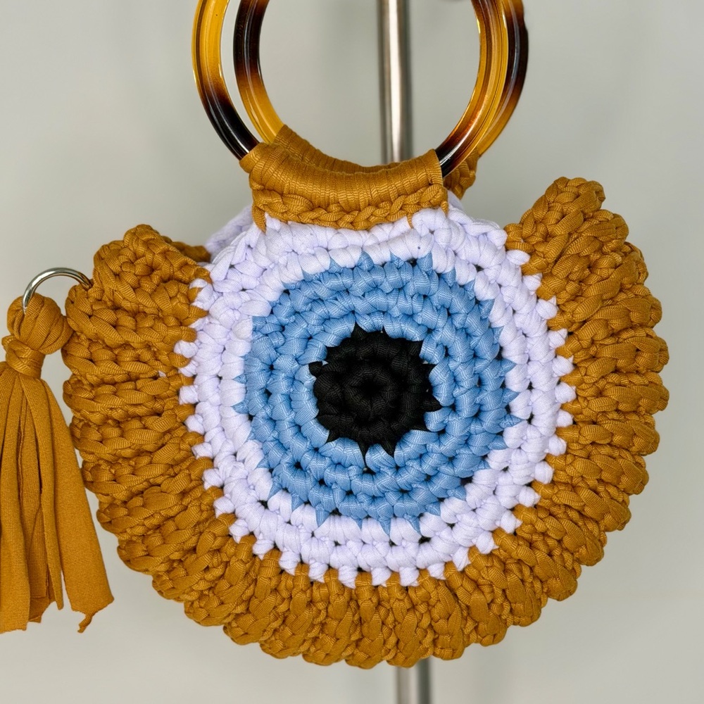 Handcrafted Crochet Bag with Tortoise Shell Handle - Picture 4 of 16